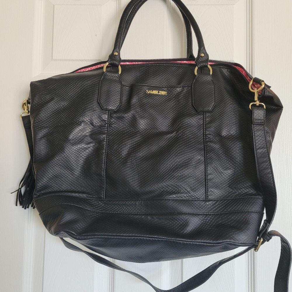 Sam and Libby overnight bag with matching purse.